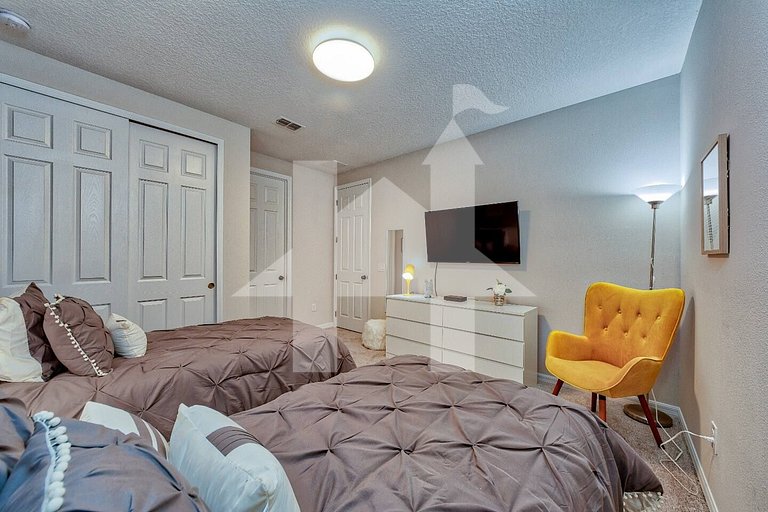 Vacation Home Near Disney, 5 bedrooms