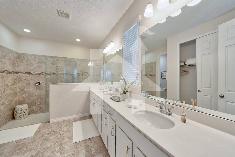 Vacation Home Near Disney, 5 bedrooms