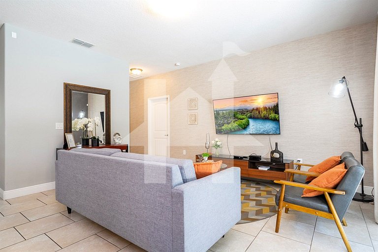 Vacation Home Near Disney, 6 bedrooms