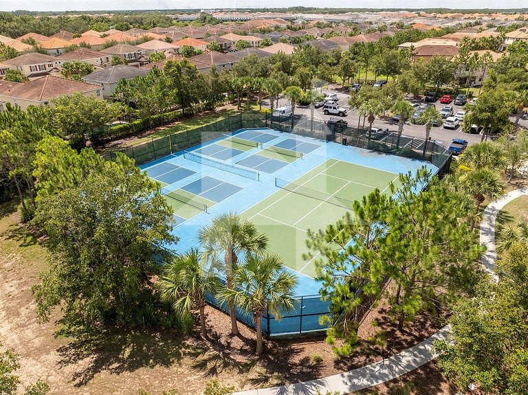 Vacation Home Near Disney, 6 bedrooms