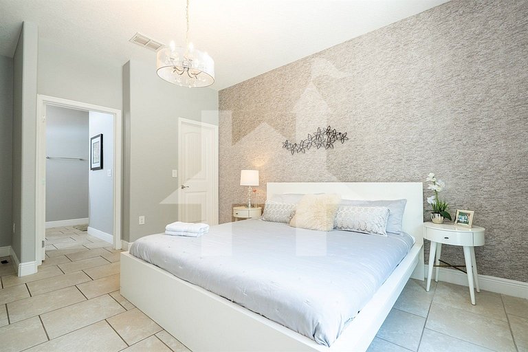 Vacation Home Near Disney, 6 bedrooms