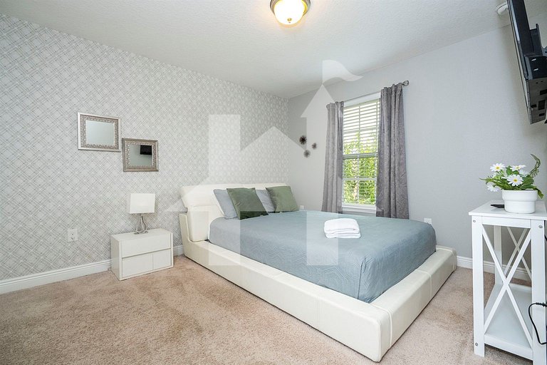 Vacation Home Near Disney, 6 bedrooms