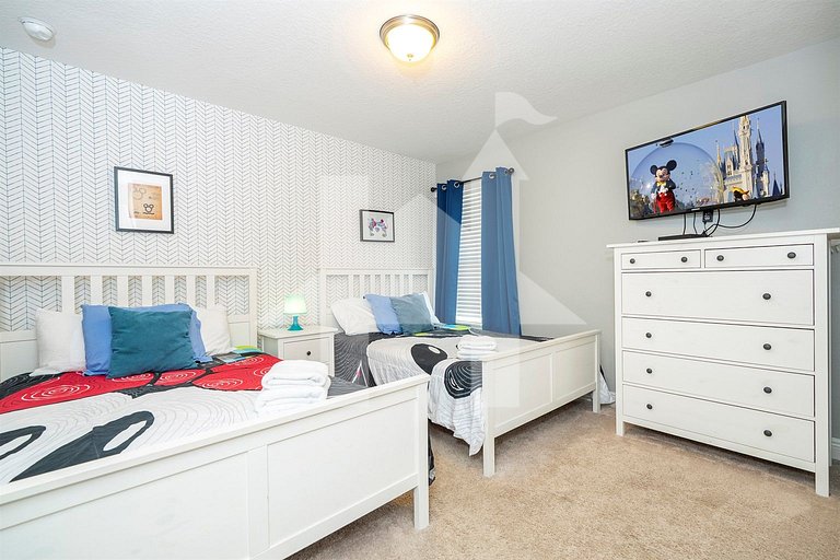 Vacation Home Near Disney, 6 bedrooms