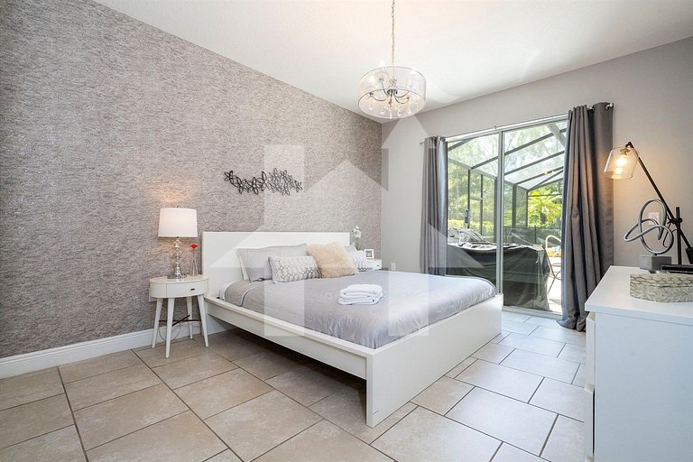 Vacation Home Near Disney, 6 bedrooms