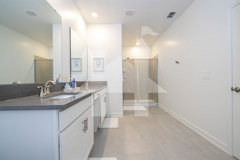 Vacation Home Near Disney, 5 bedrooms