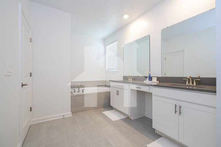 Vacation Home Near Disney, 5 bedrooms