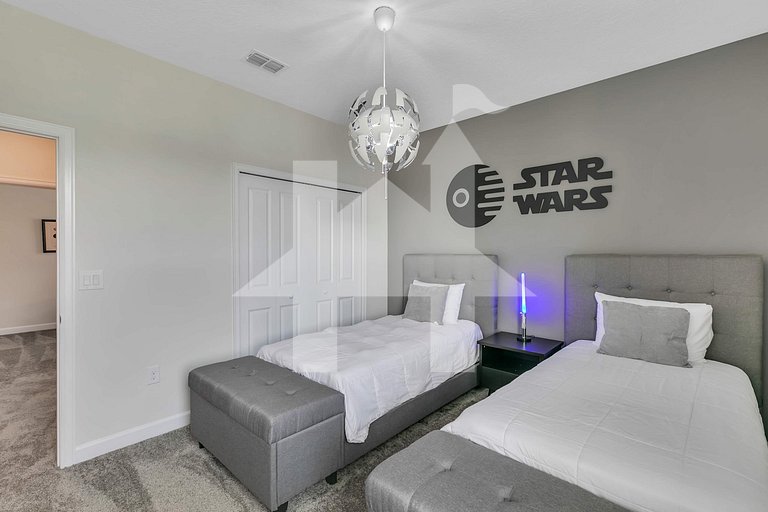 Vacation Home Near Disney, 6 bedrooms