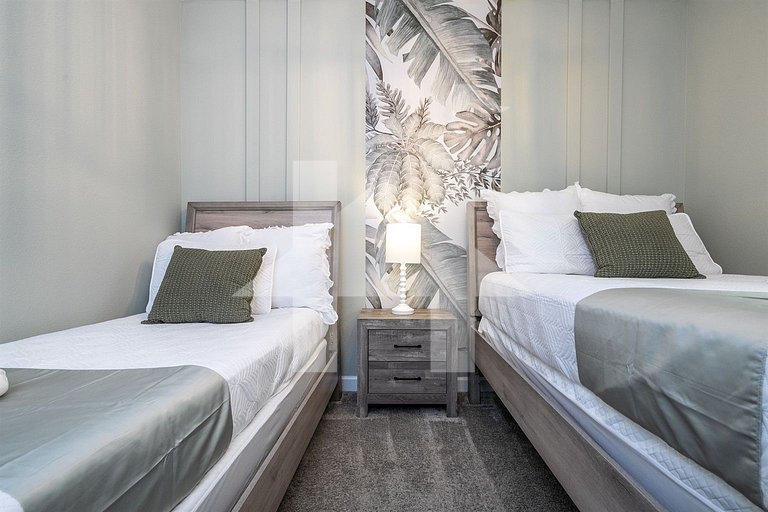 Vacation Home Near Disney, 5 bedrooms