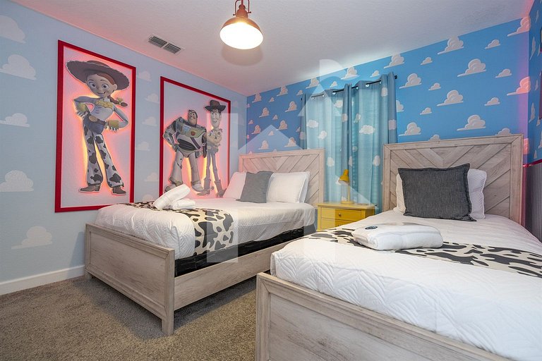 Vacation Home Near Disney, 5 bedrooms