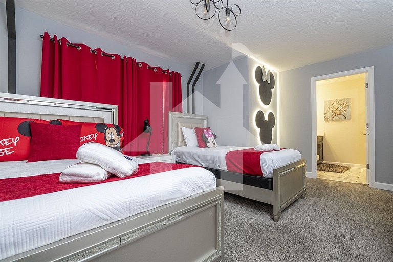 Vacation Home Near Disney, 5 bedrooms