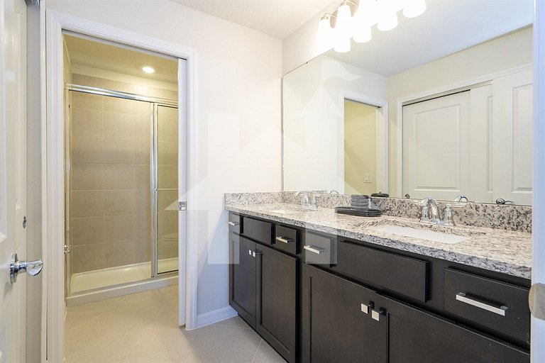 Vacation Home Near Disney, 5 bedrooms