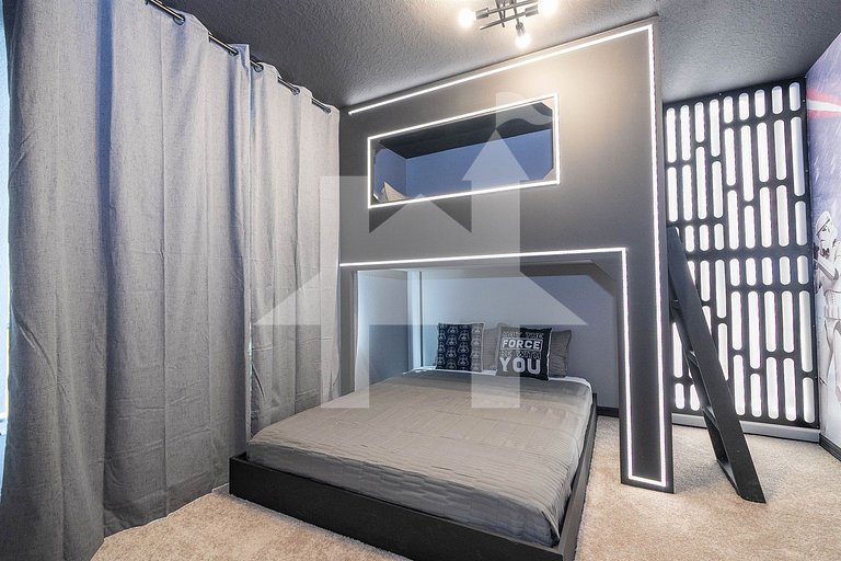 Vacation Home Near Disney, 5 bedrooms