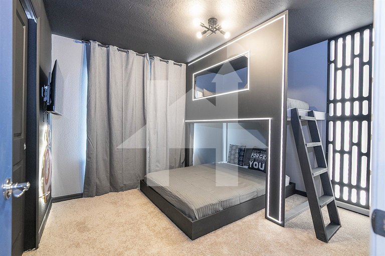 Vacation Home Near Disney, 5 bedrooms