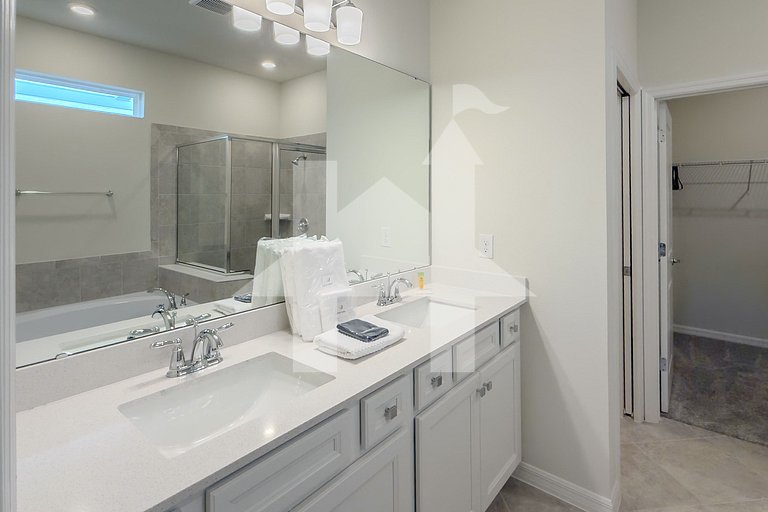 Vacation Home Near Disney, 5 bedrooms