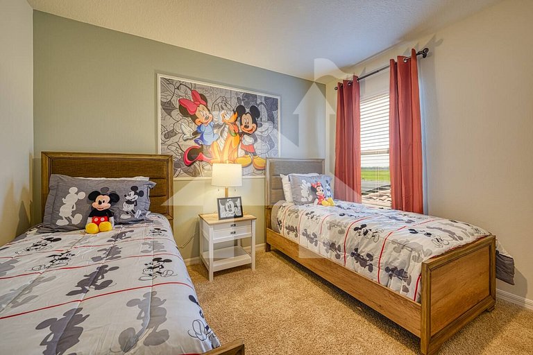 Vacation Home Near Disney, 6 bedrooms