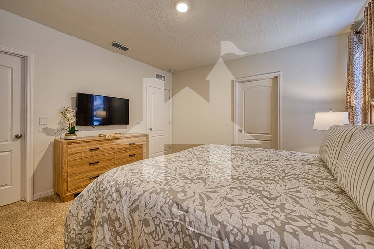 Vacation Home Near Disney, 6 bedrooms