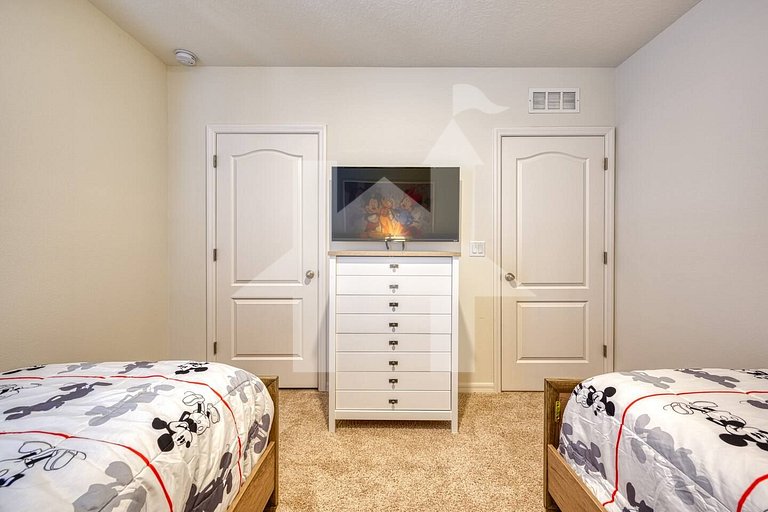 Vacation Home Near Disney, 6 bedrooms