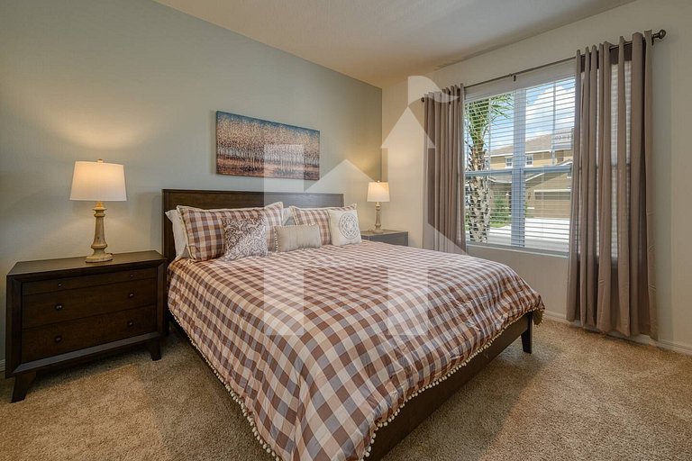 Vacation Home Near Disney, 6 bedrooms