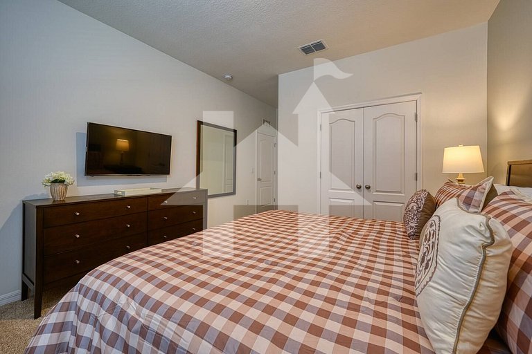 Vacation Home Near Disney, 6 bedrooms