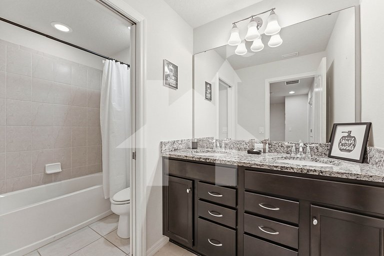 Vacation Home Near Disney, 5 bedrooms