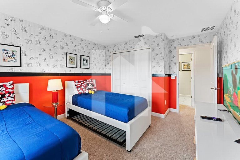 Vacation Home Near Disney, 4 bedrooms
