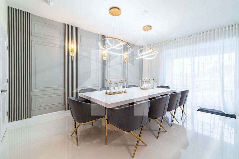 Vacation Home Near Disney, 9 bedrooms