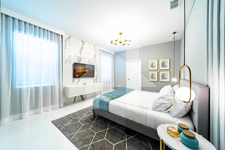 Vacation Home Near Disney, 9 bedrooms