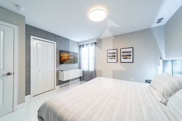 Vacation Home Near Disney, 9 bedrooms