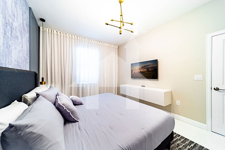 Vacation Home Near Disney, 9 bedrooms