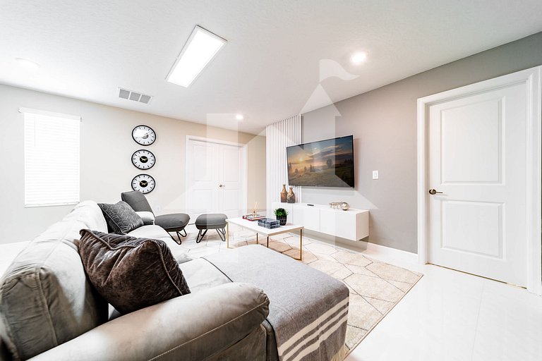 Vacation Home Near Disney, 9 bedrooms