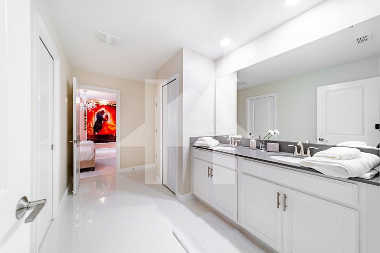 Vacation Home Near Disney, 9 bedrooms