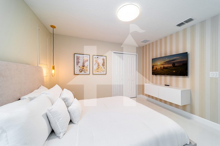 Vacation Home Near Disney, 9 bedrooms