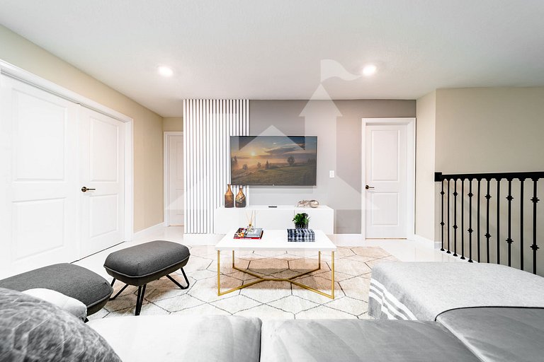 Vacation Home Near Disney, 9 bedrooms