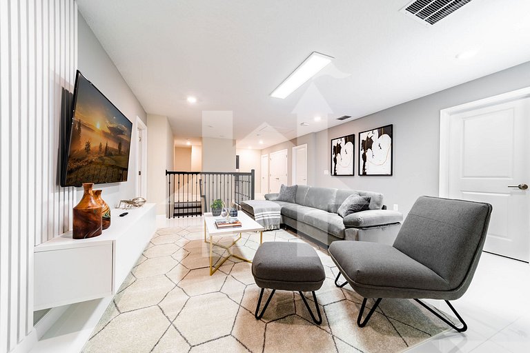 Vacation Home Near Disney, 9 bedrooms