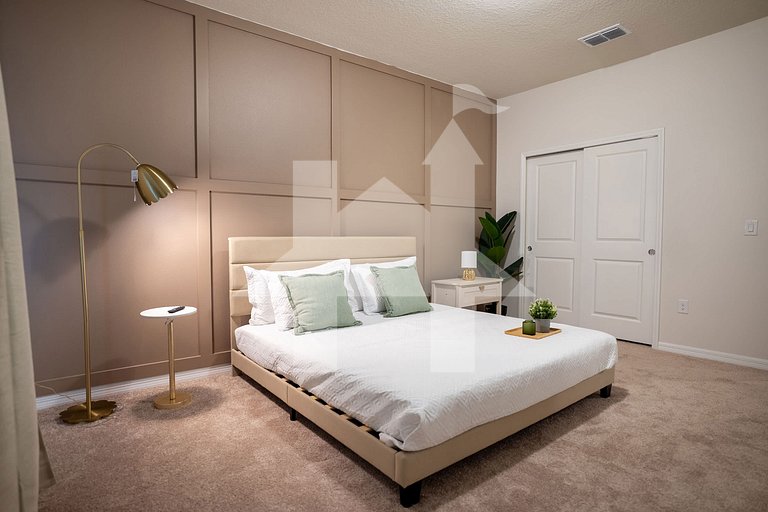 Vacation Home Near Disney, 10 bedrooms