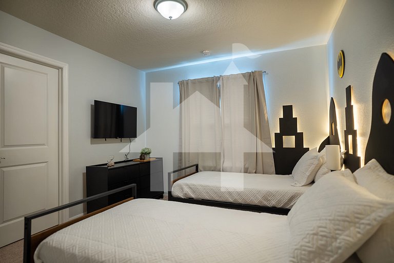 Vacation Home Near Disney, 10 bedrooms