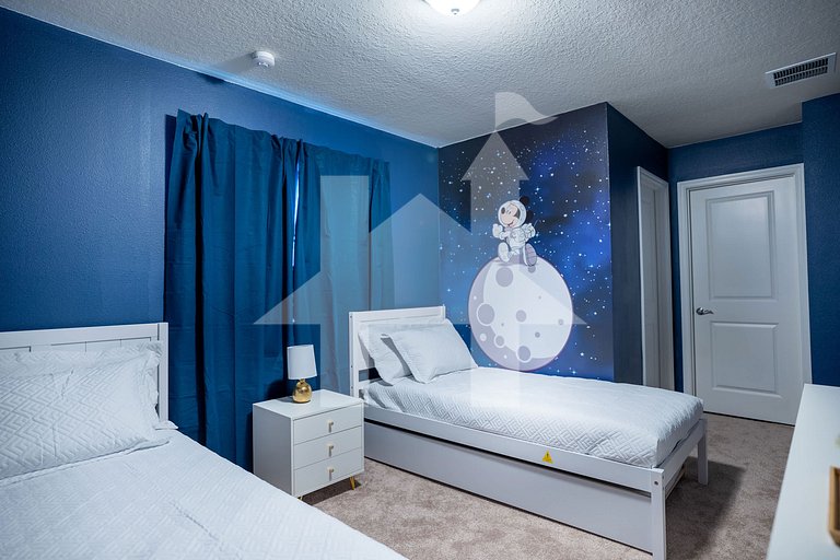 Vacation Home Near Disney, 10 bedrooms