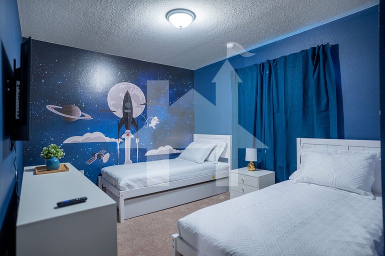 Vacation Home Near Disney, 10 bedrooms