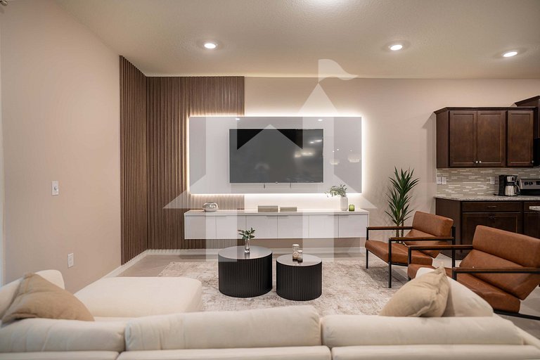 Vacation Home Near Disney, 10 bedrooms