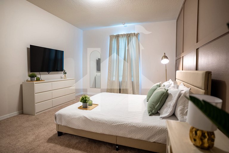 Vacation Home Near Disney, 10 bedrooms