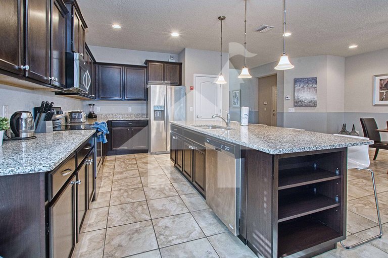 Vacation Home Near Disney, 8 bedrooms