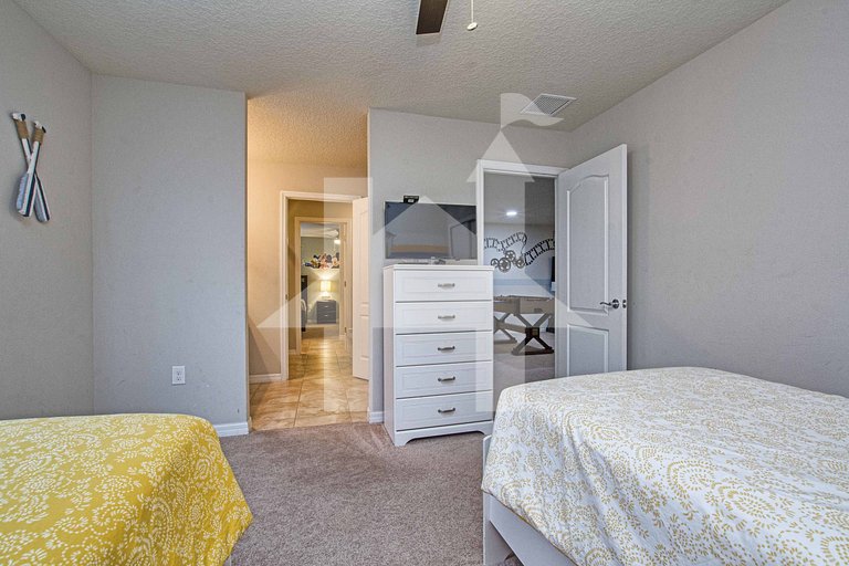 Vacation Home Near Disney, 8 bedrooms