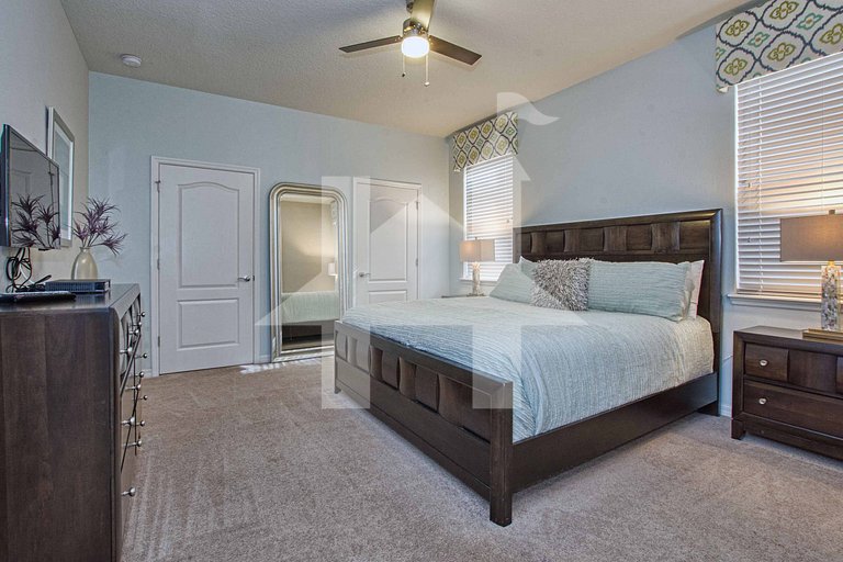 Vacation Home Near Disney, 8 bedrooms