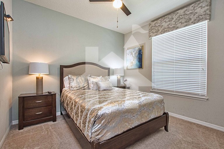 Vacation Home Near Disney, 8 bedrooms