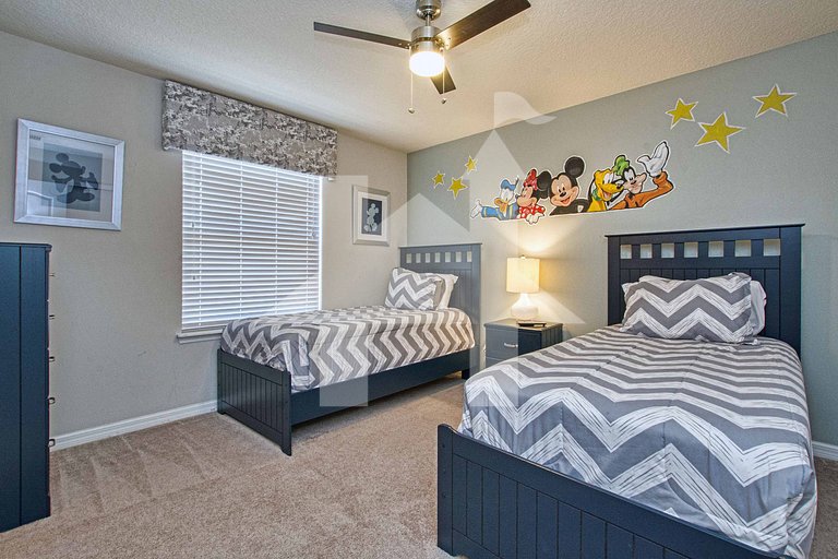 Vacation Home Near Disney, 8 bedrooms