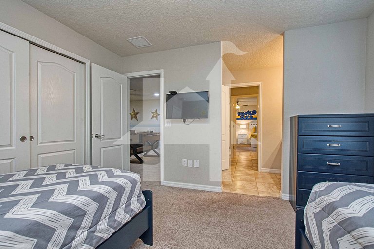 Vacation Home Near Disney, 8 bedrooms