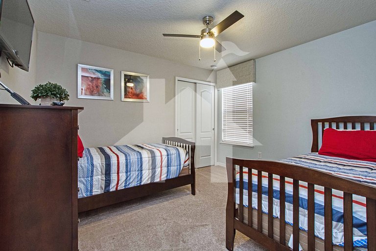 Vacation Home Near Disney, 8 bedrooms