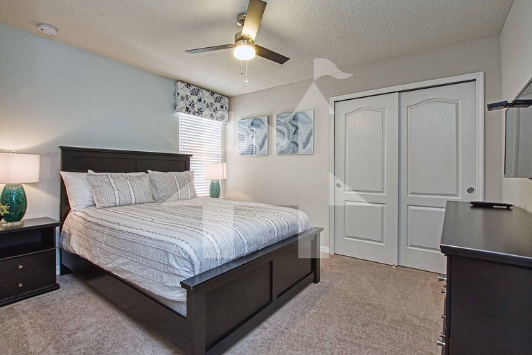 Vacation Home Near Disney, 8 bedrooms