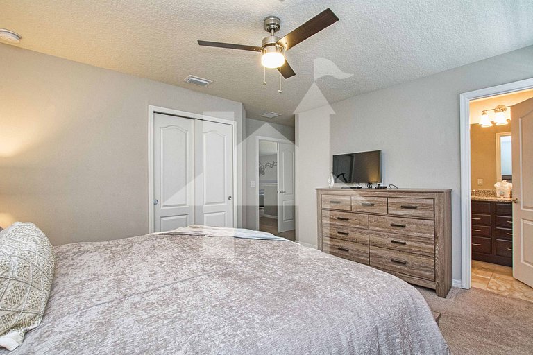 Vacation Home Near Disney, 8 bedrooms