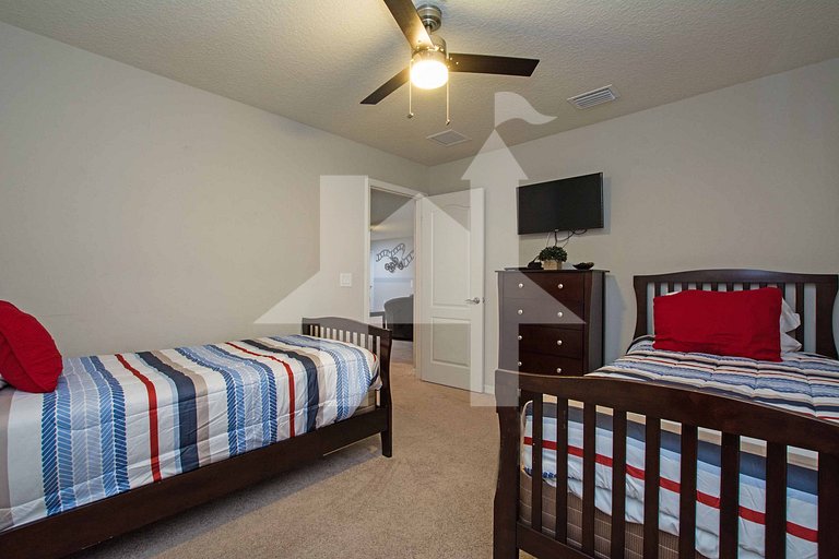 Vacation Home Near Disney, 8 bedrooms